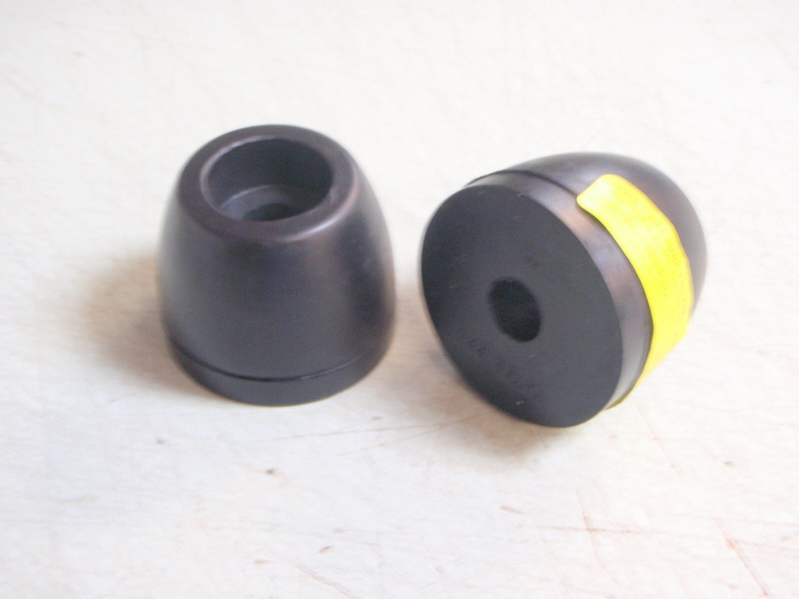 BOATTRAILER PARTS SIDE GUIDE END CAP 56380 PAIR BLACK SIZE 2-1/2″ 5/8″ID HOLE