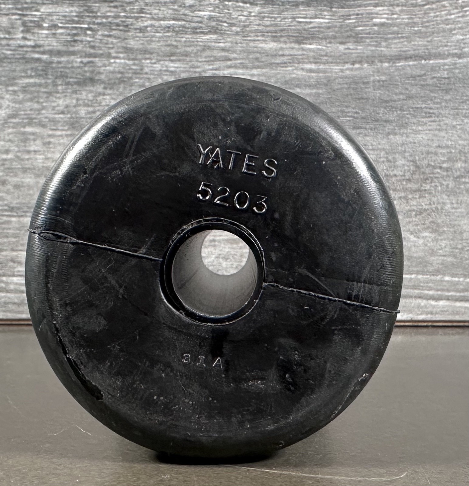 C.E. Smith Company 3″ Black Rubber Spool Roller With 5/8″ Shaft #29522