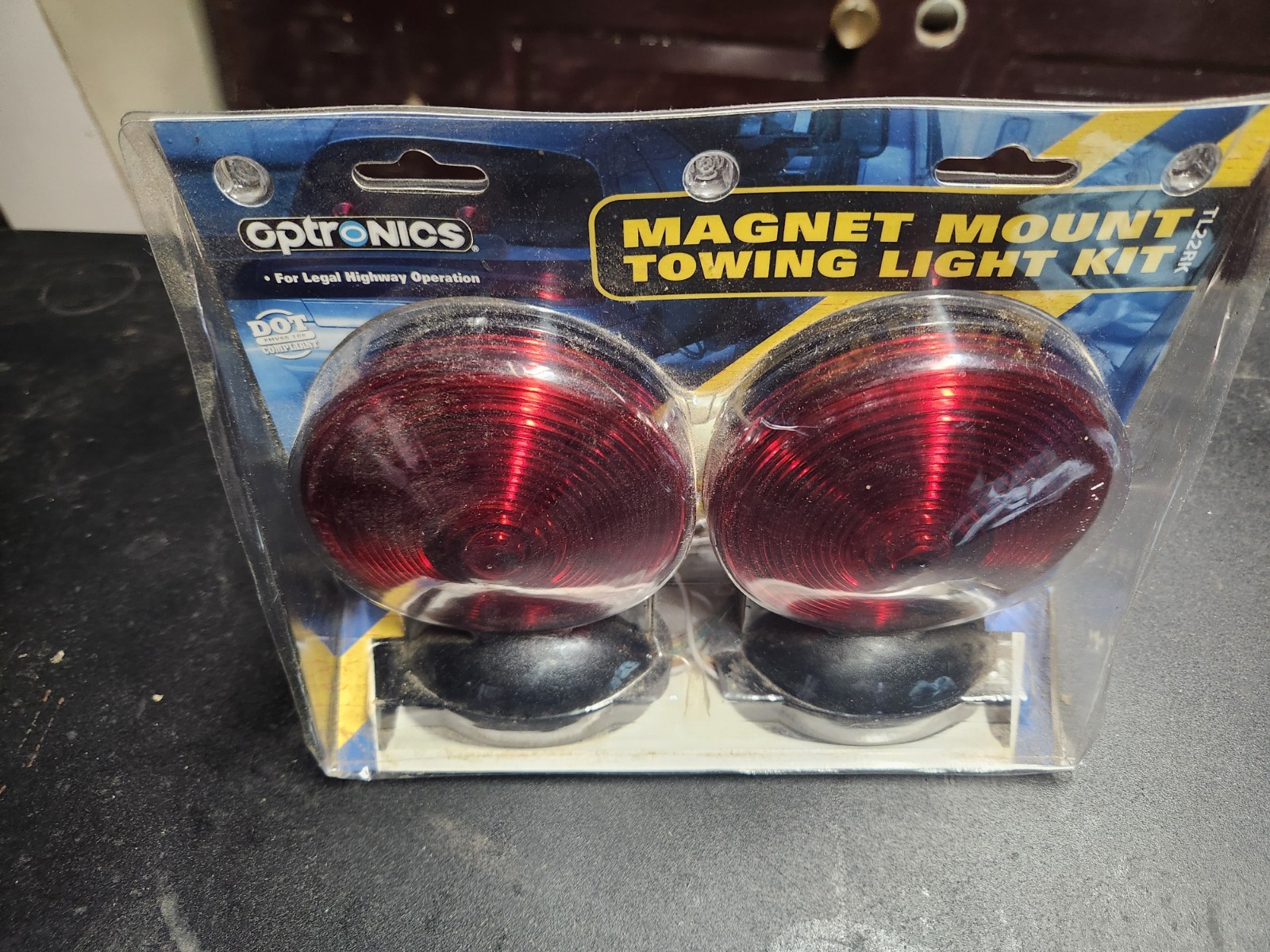MAGNETIC MOUNT TRAILER LIGHT KIT. MADE BY OPTRONICS. NEVER BEEN OPENED. TL22RK