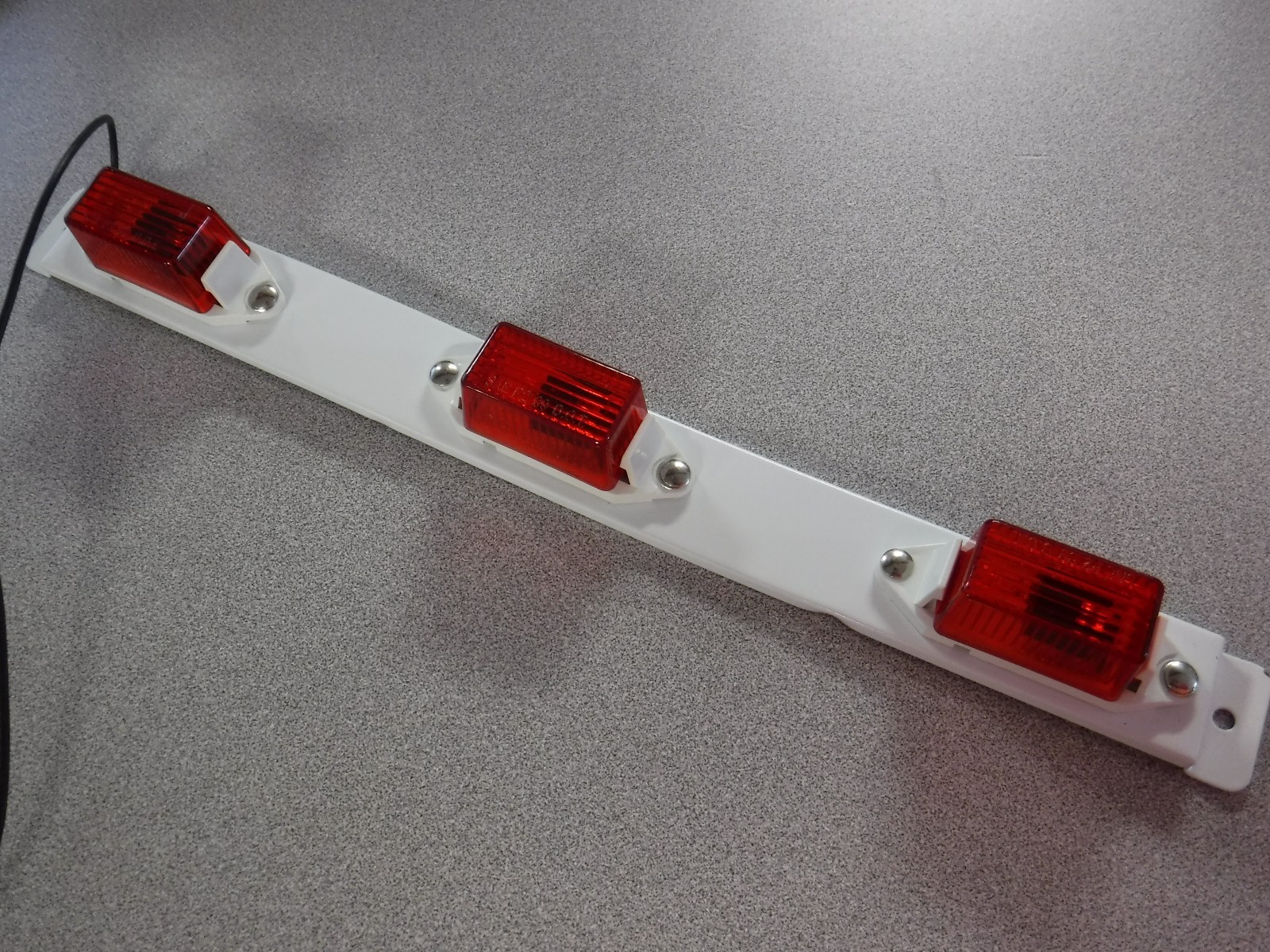New Optronics MC99RBP Id Light Bar White/red (M)