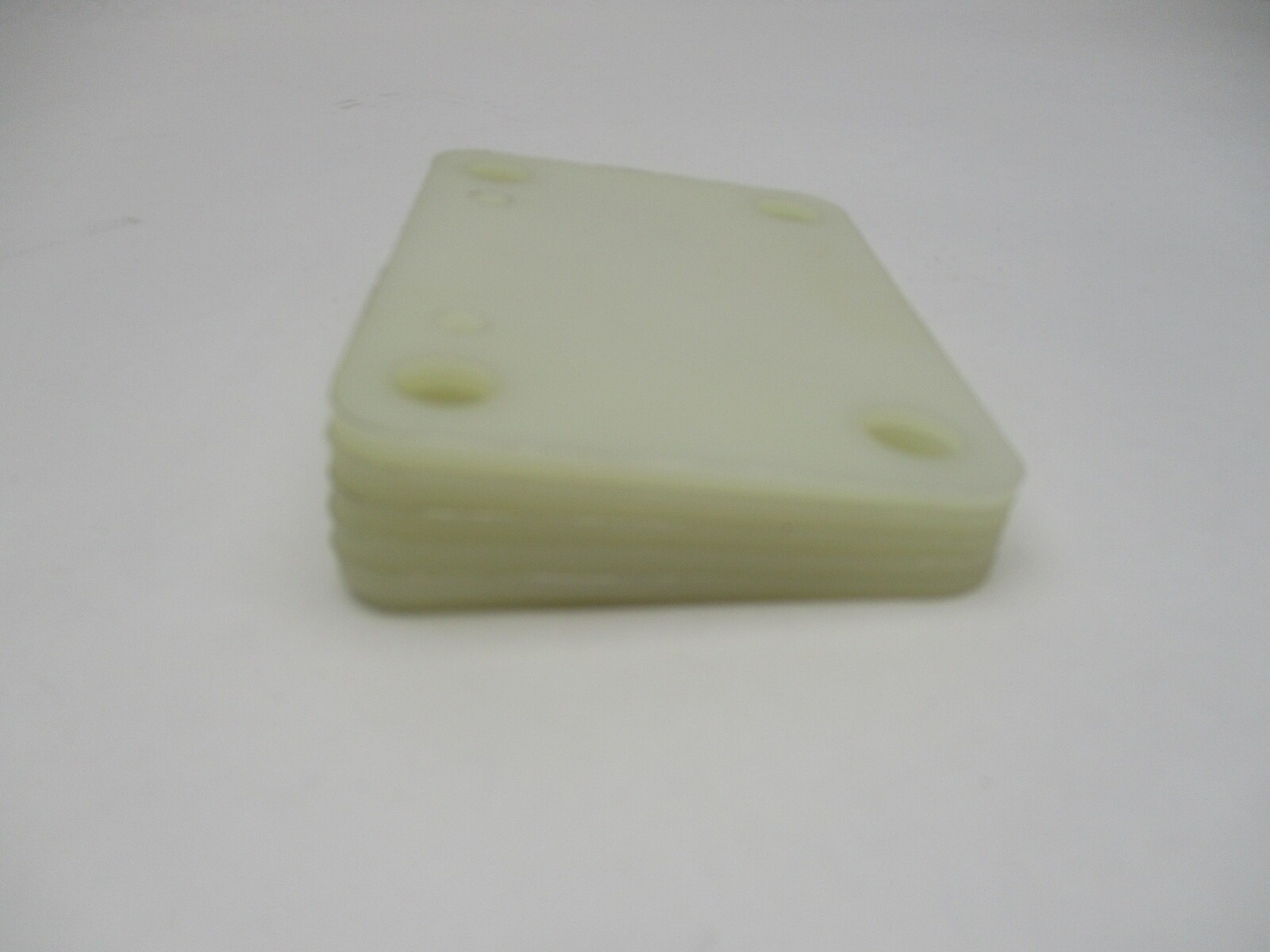 Rectangular 3-3/4″ x 2-5/8″ Clip Together Plastic Wedge Shims 5 Per Pack